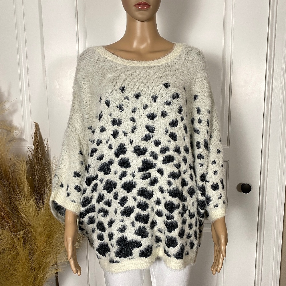 PLUS SIZE ANIMAL PRINT SWEATER